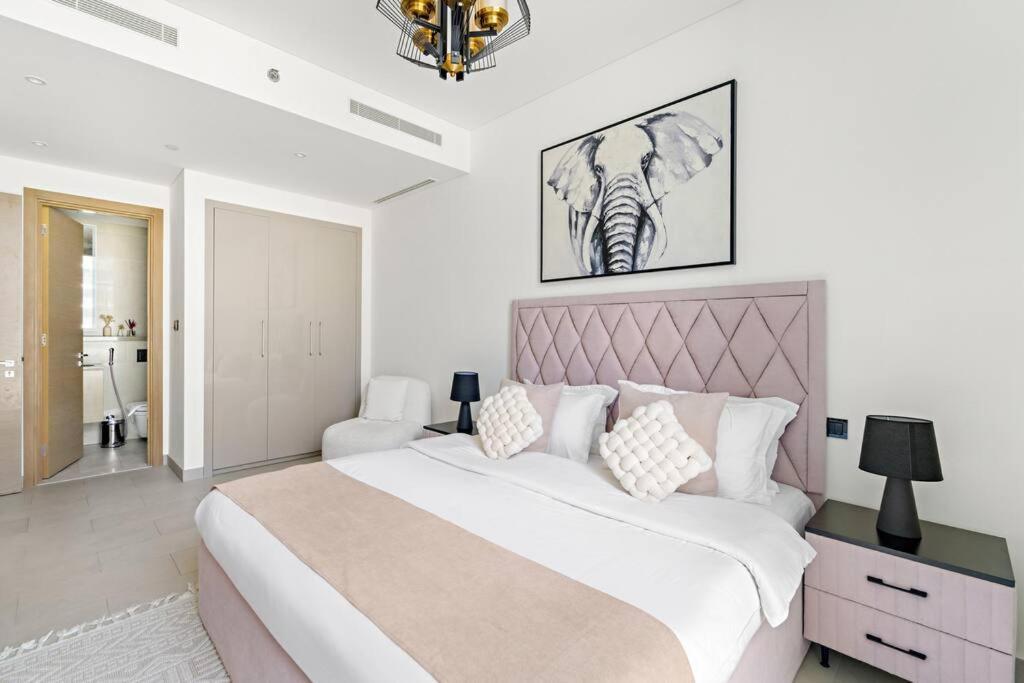 First Class 2br Lavish Living