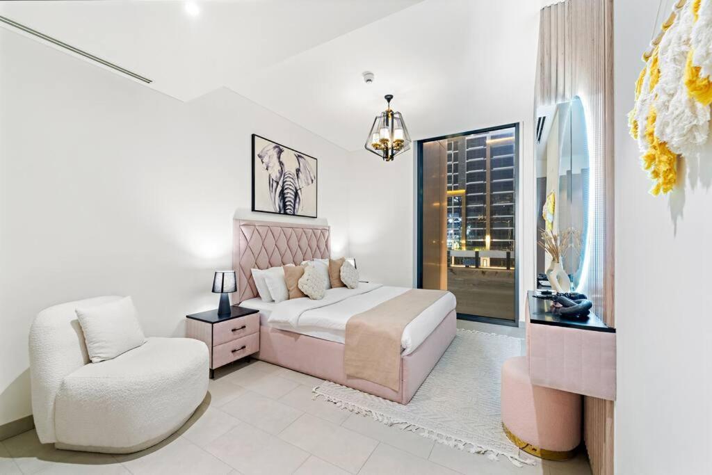 First Class 2br Lavish Living Dubai